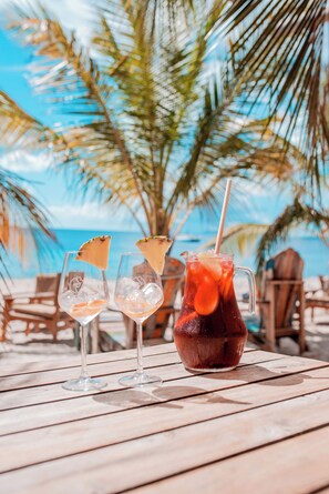 3 restaurants, breakfast served