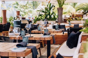 3 restaurants, breakfast served - Chogogo Dive & Beach Resort Bonaire (Kralendijk)