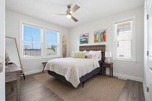 5 bedrooms, iron/ironing board, free WiFi - Awesome 5 bed, 5 bath, heated pool - short walk to the beach! (Surf City)