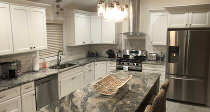 Awesome 5 bed, 5 bath, heated pool - short walk to the beach!