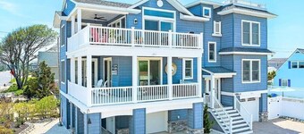 Awesome 5 bed, 5 bath, heated pool - short walk to the beach!