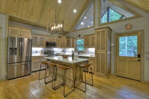 Fridge, microwave, oven, stovetop - Woodnest Retreat | Free Night Offer! (Blue Ridge)