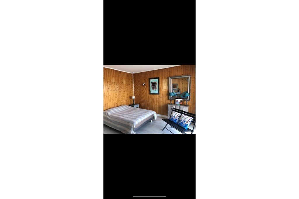 3 habitaciones, tabla de planchar con plancha, wifi y ropa de cama 