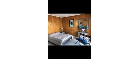 3 habitaciones, tabla de planchar con plancha, wifi y ropa de cama