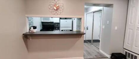 Réfrigérateur, four, plaque de cuisson