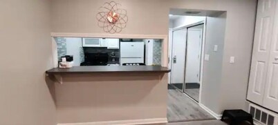 Cozy contemporary 1-bedroom condo with fireplace