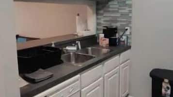 Fridge, oven, stovetop, cookware/dishes/utensils