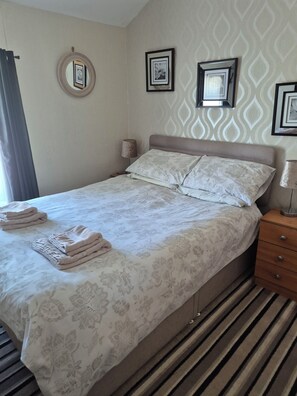 Standard Double Room | Individually decorated, individually furnished, free WiFi - The Rutlands (Blackpool)