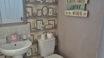 Quarto triplo família | Individualmente decorados, individualmente mobiliados, Wi-Fi de cortesia