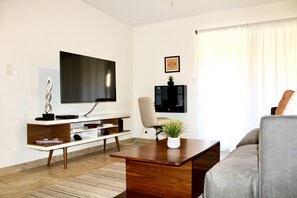 Smart TV, table tennis, music library, stereo