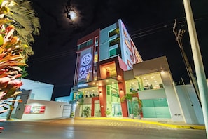 Vista frontal de la propiedad