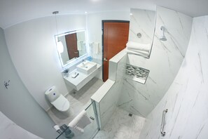 Dusche, Regendusche, kostenlose Toilettenartikel, Haartrockner