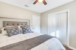3 Schlafzimmer, Zimmersafe, Bügeleisen/Bügelbrett, kostenloses WLAN