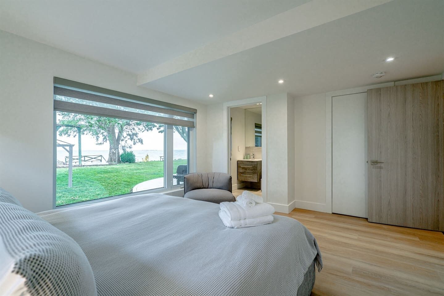 3 dormitorios, tabla de planchar con plancha, wifi gratis y ropa de cama