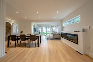 Interior - PhoNest Lake House is Simple Serenity (Leamington)