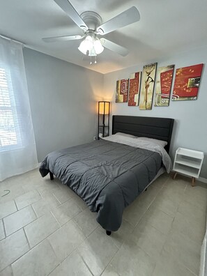 3 slaapkamers, een bureau, gratis wifi, beddengoed