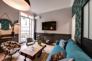 Deluxe Apart Daire, Banyolu/Duşlu, Avlu Manzaralı | Dinlenme salonu