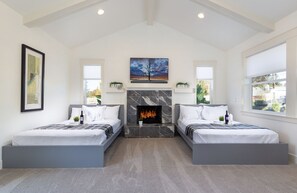 3 chambres, bureau, fer et planche à repasser, lit parapluie