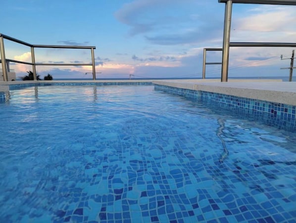 Außenpool, Pool auf dem Dach