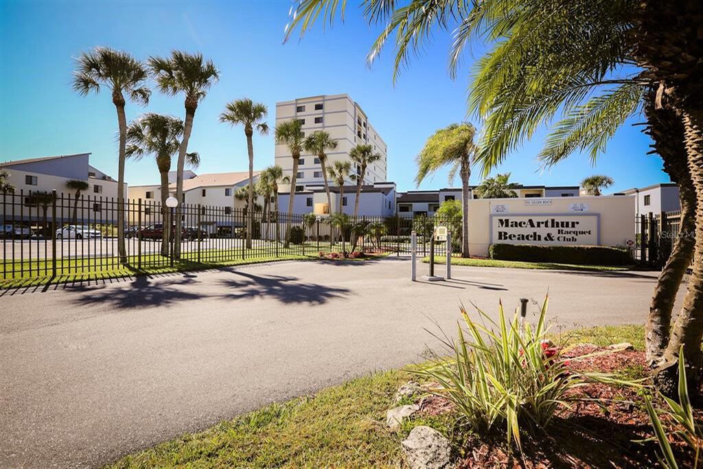 Lovely Beachfront Condo w/ Pool in MacArthur Beach & Racquet Club