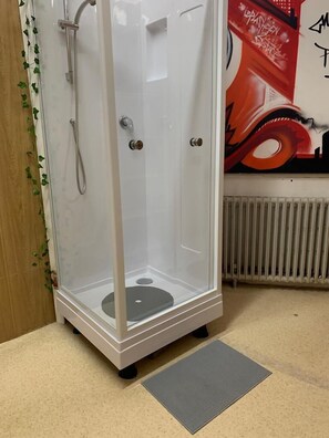 Dusche, Handtücher, Seife, Shampoo