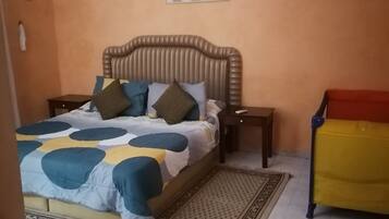 3 makuuhuonetta, silitysrauta/-lauta, vauvan matkasänky, ilmainen Wi-Fi