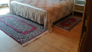 3 chambres, fer et planche à repasser, lit parapluie, Wi-Fi gratuit