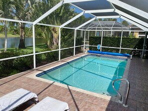 Piscina all'aperto, una piscina riscaldata