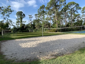 Sports court - Lakeside Private Home with Pool - 12 min from the beach! (Naples)