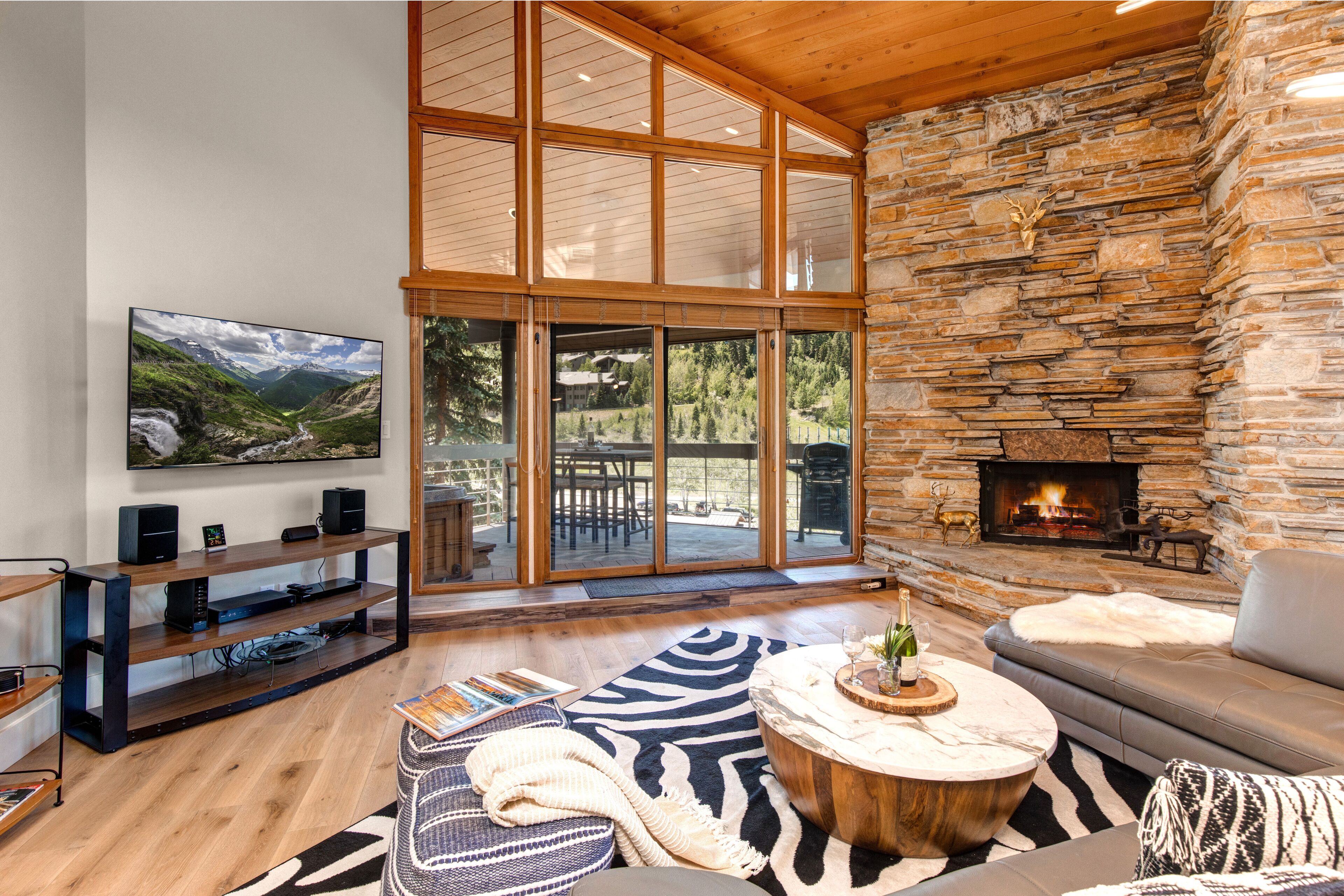 Luxurious Condo, Great Location, Outdoor Recreation & Hot Tub! Deer Valley Powder Run C31