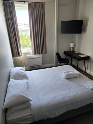 Basic Room | Hypo-allergenic bedding, free WiFi, bed sheets