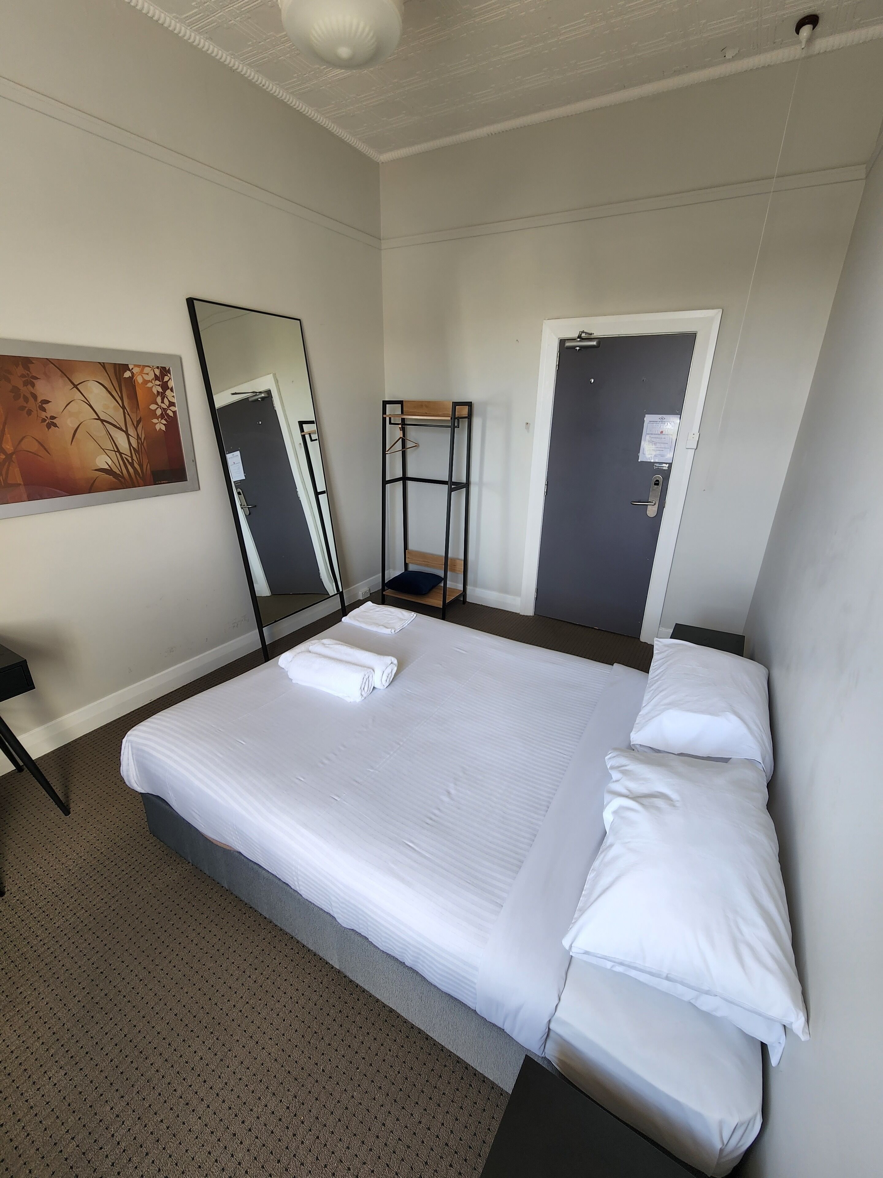 Ropa de cama hipoalergénica, wifi gratis y ropa de cama 