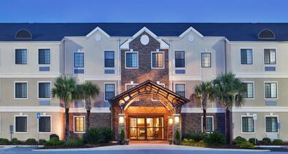 Equipped Suite Near Savannah Airport |Pool Access