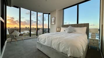 Appartement Design, 2 chambres, accĂšs piscine, vue ville | 2 chambres, rideaux occultants, fer et planche Ă repasser, Wi-Fi gratuit