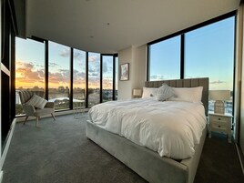 2 habitaciones, cortinas blackout y tabla de planchar con plancha 