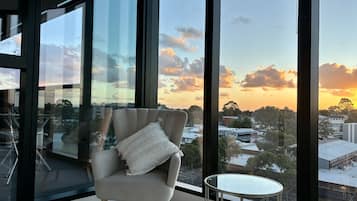 Design Apartment, 2 Bedrooms, Pool Access, City View