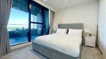 2 habitaciones, cortinas blackout y tabla de planchar con plancha