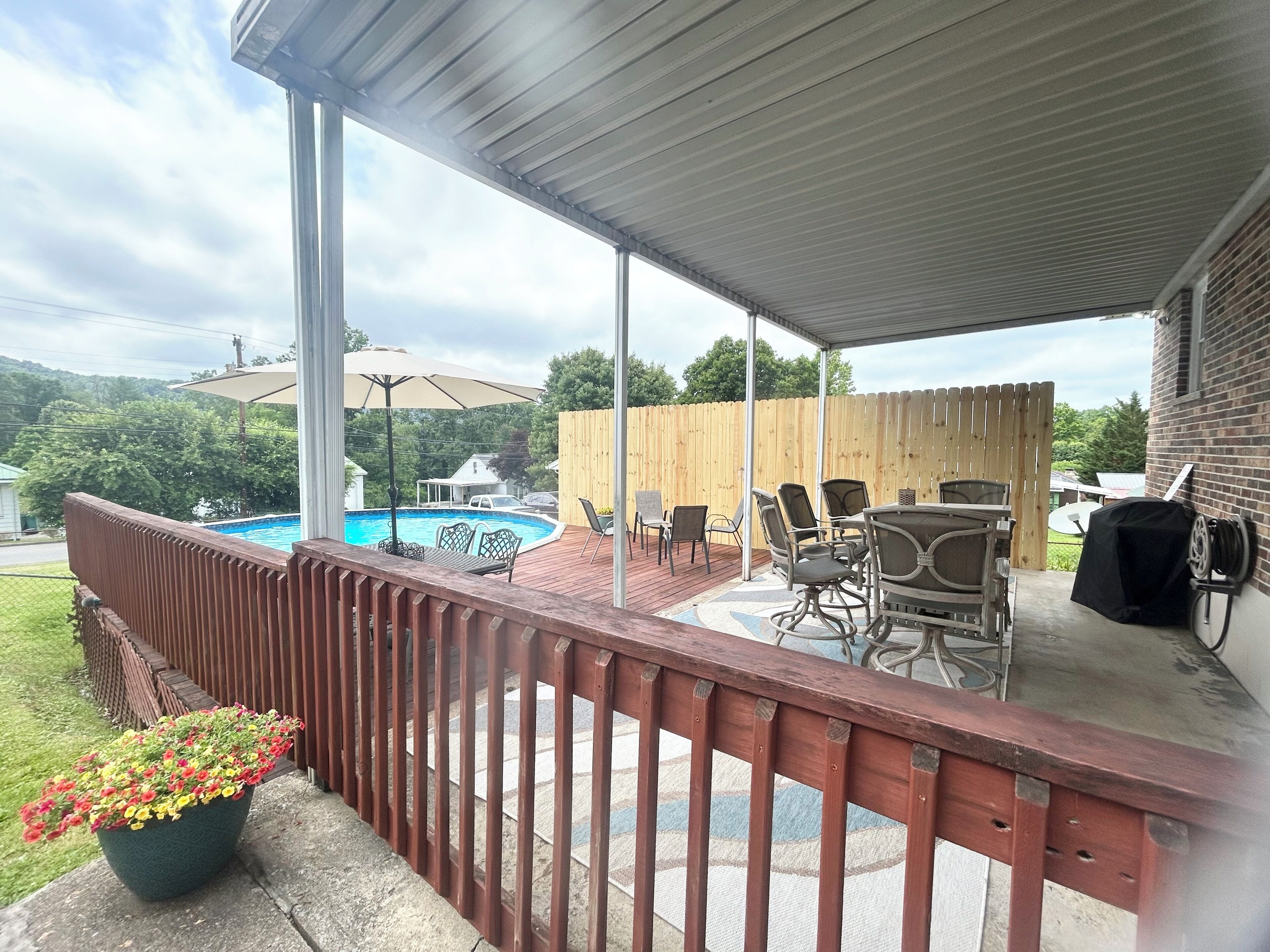 Outdoor dining
