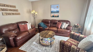 Älytelevisio, DVD-soitin, kirjoja, videokirjasto