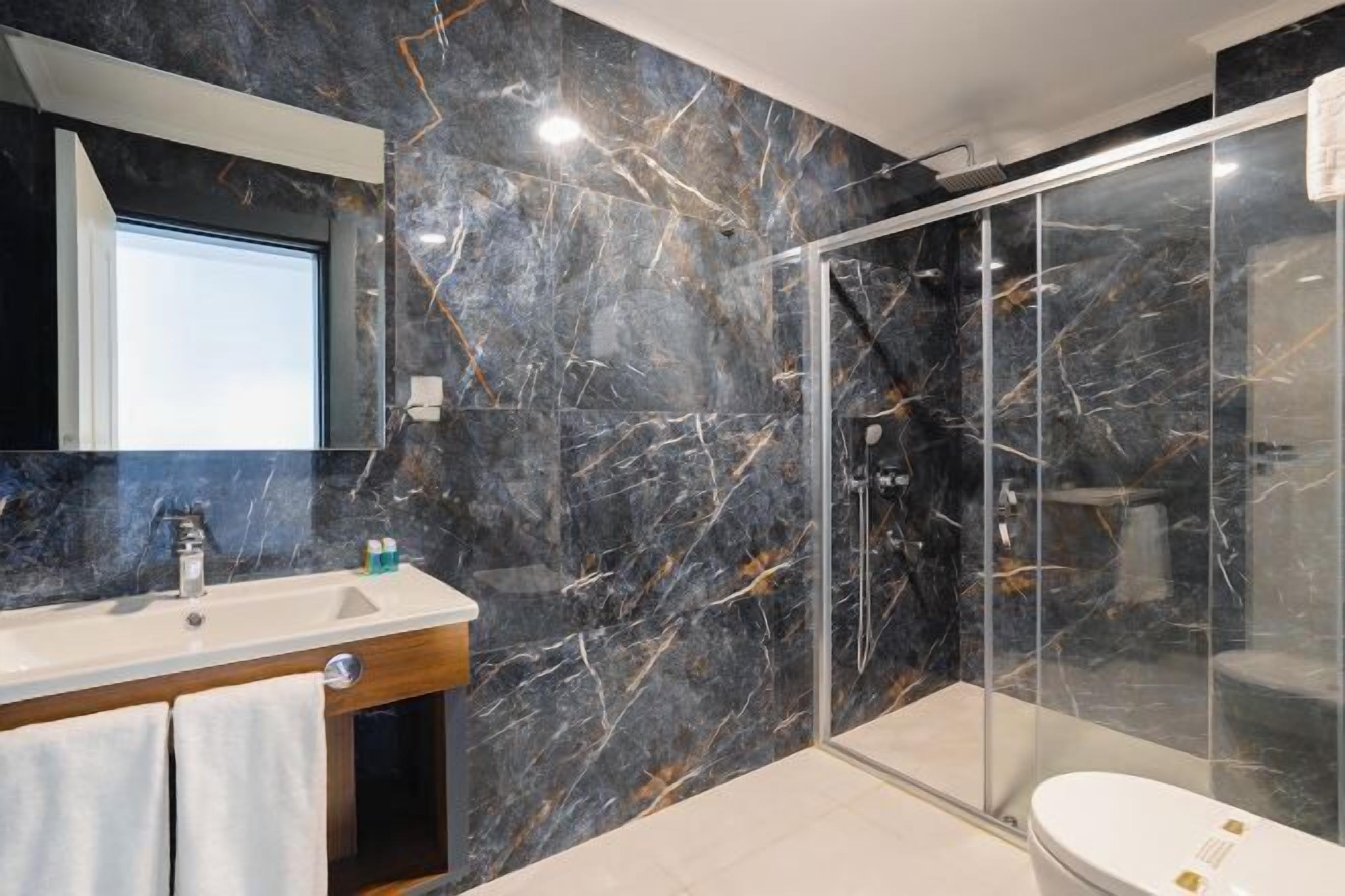 Bathroom | Shower, rainfall showerhead, free toiletries, hair dryer