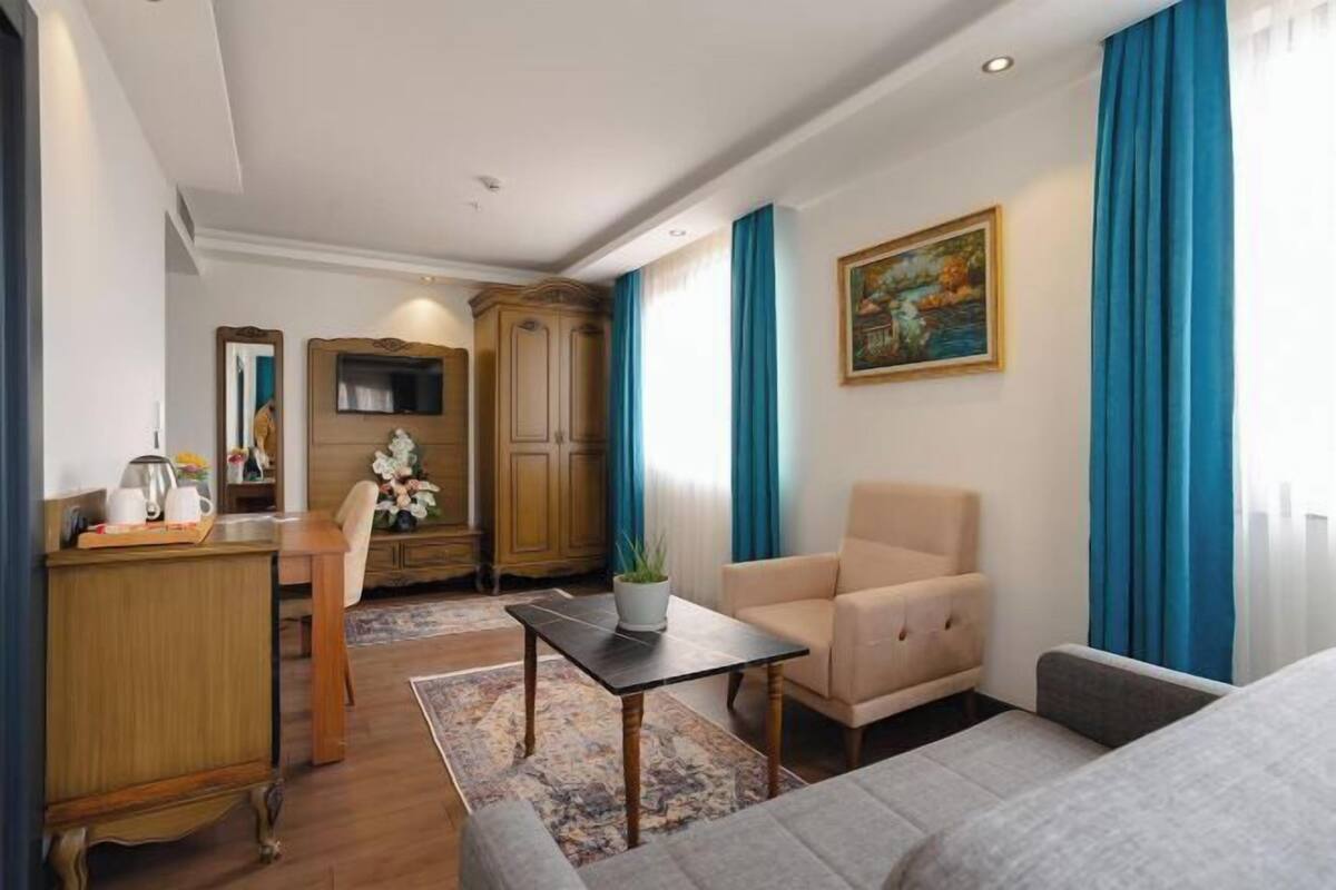 Living area | 32-inch LCD TV with satellite channels, TV