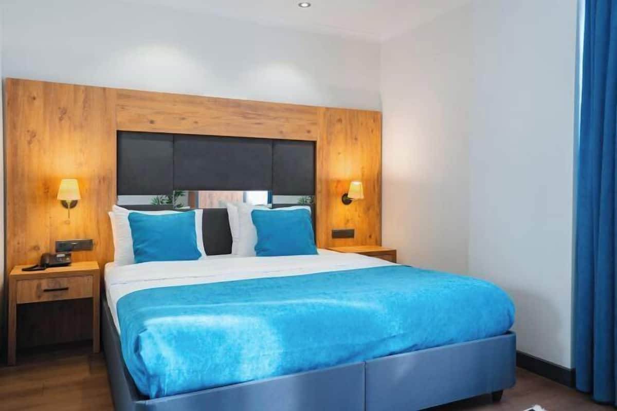 1 bedroom, premium bedding, minibar, in-room safe