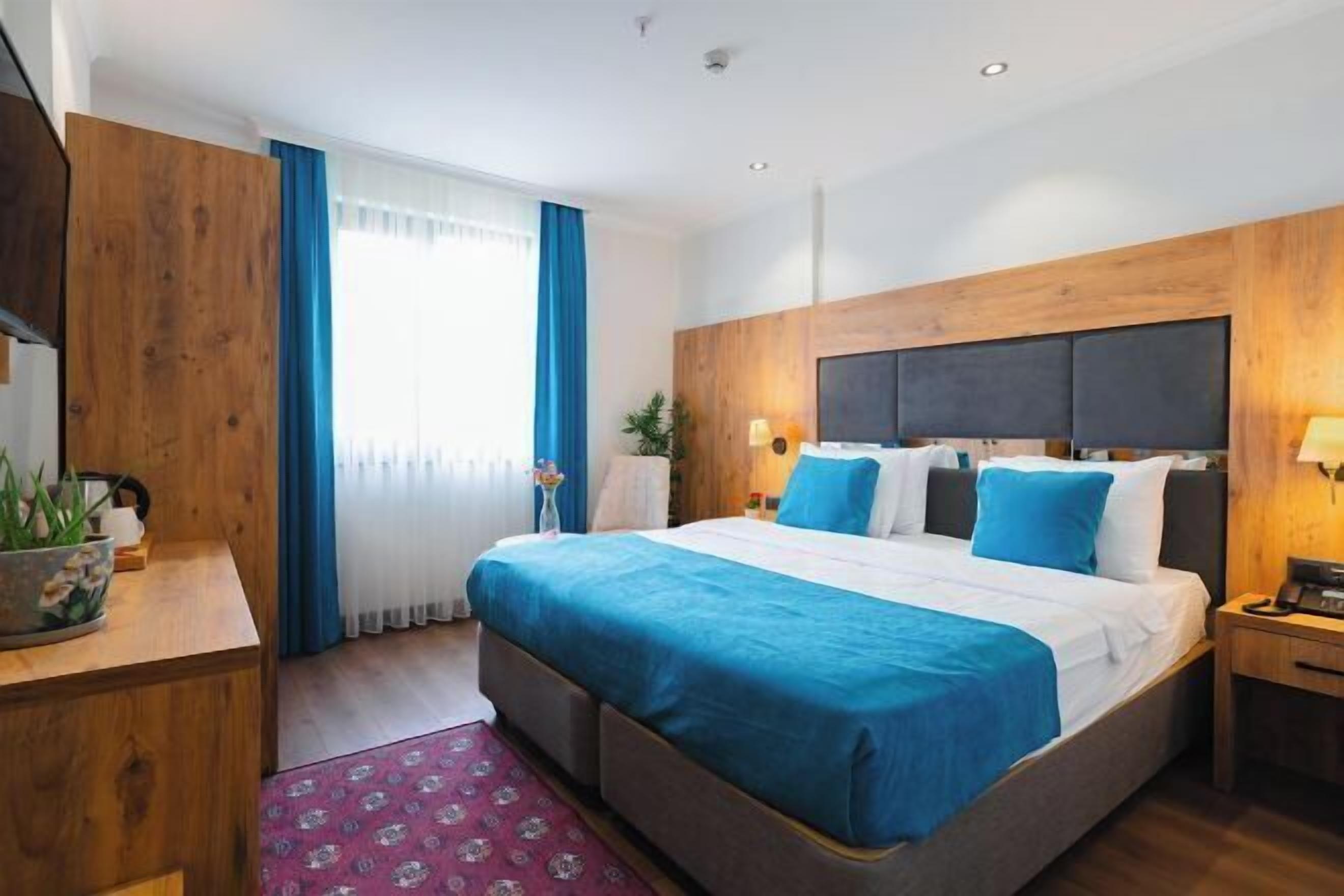 Premium bedding, minibar, in-room safe, desk