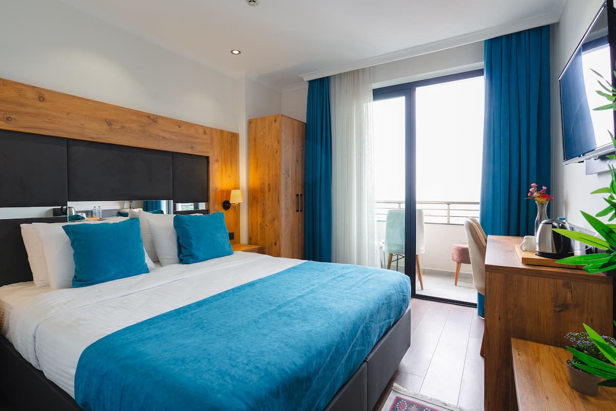 1 bedroom, premium bedding, minibar, in-room safe