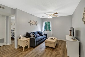 Smart TV - Available August 2-10! 6 min walk to the beach!  (Hilton Head Island)