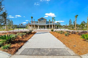 Property grounds - Available August 2-10! 6 min walk to the beach!  (Hilton Head Island)