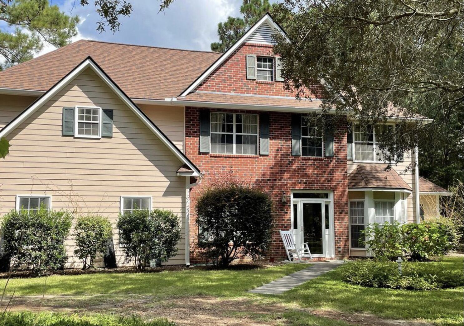 South Carolina Comfort!   Lake golf view.  Very private and quiet.