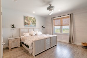 3 slaapkamers, een strijkplank/strijkijzer, gratis wifi, beddengoed