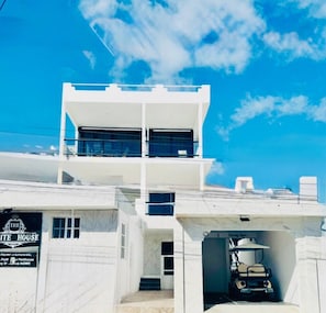 Exterior - Ocean View Penthouse | 1600sqft Luxury Panoramic  | Golf Cart Assistance + Breakfast (Isla Mujeres)