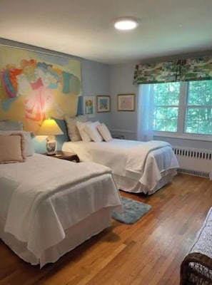 3 habitaciones y ropa de cama
